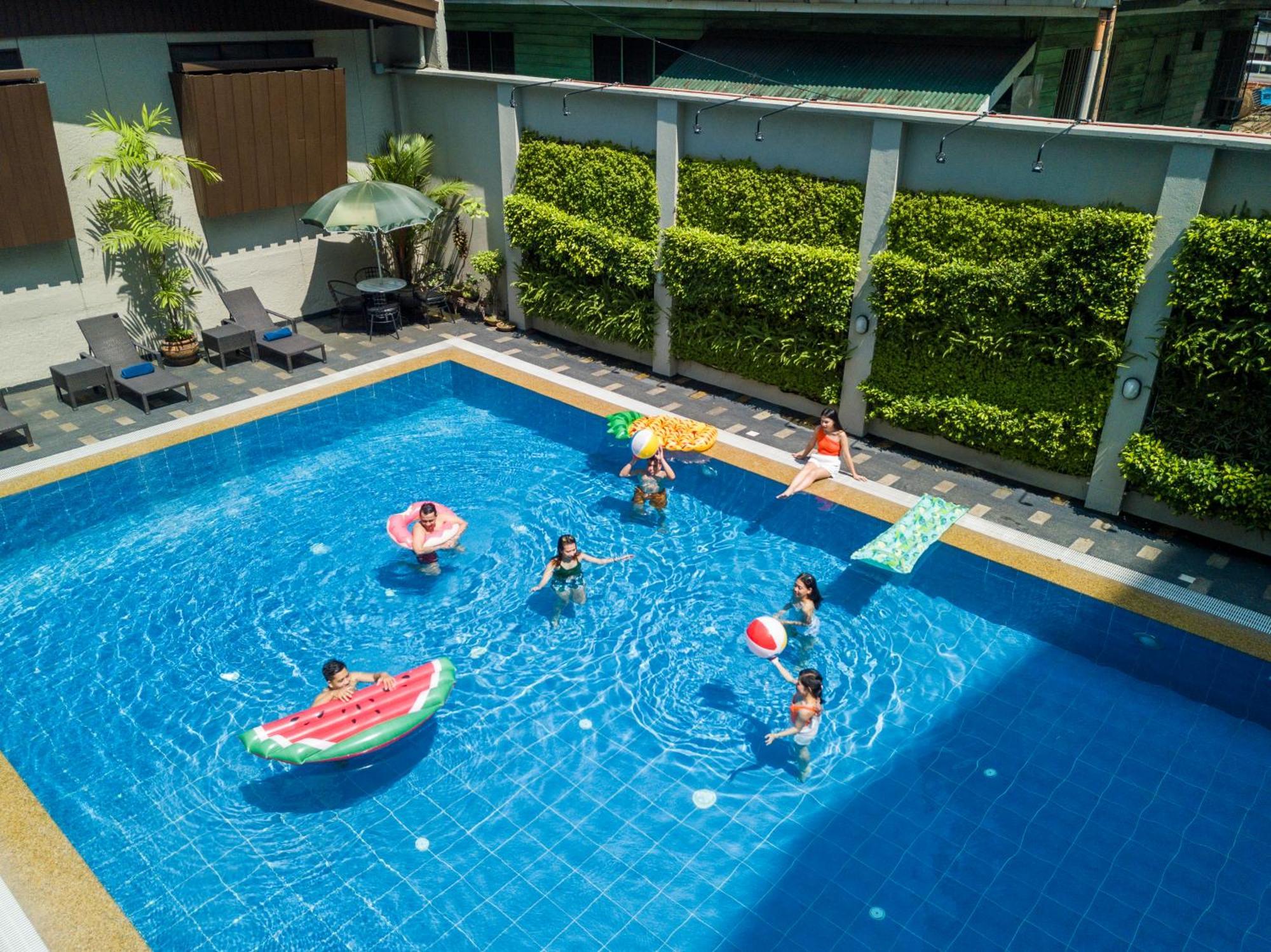 Tropicana Suites - Multiple Use Hotel Manila Exterior foto